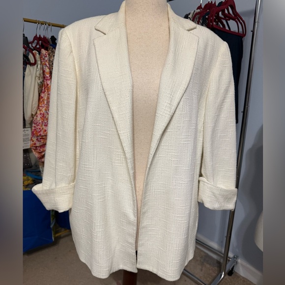 Vintage Jones New York Cream Blazer - Picture 2 of 6